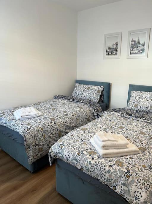 Luxury Detached House Centre Sleeps 4